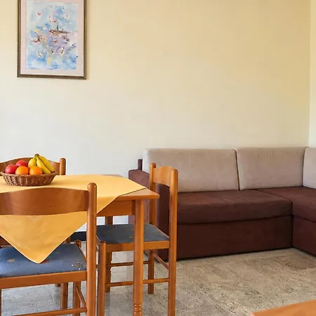 Apartament 1 Bedroom Gorgeous Apartment In Razanac Ražanac