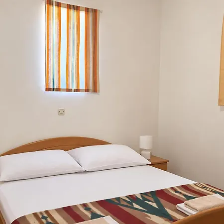 1 Bedroom Gorgeous Apartment In Razanac