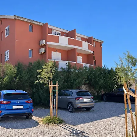 1 Bedroom Gorgeous Apartment In Razanac